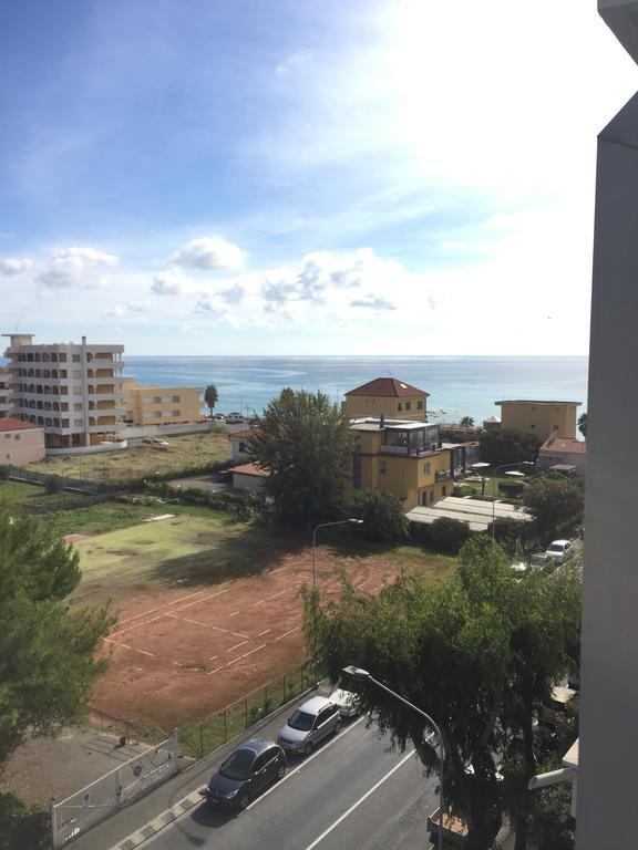Attico Tacito Appartement Ventimiglia Buitenkant foto